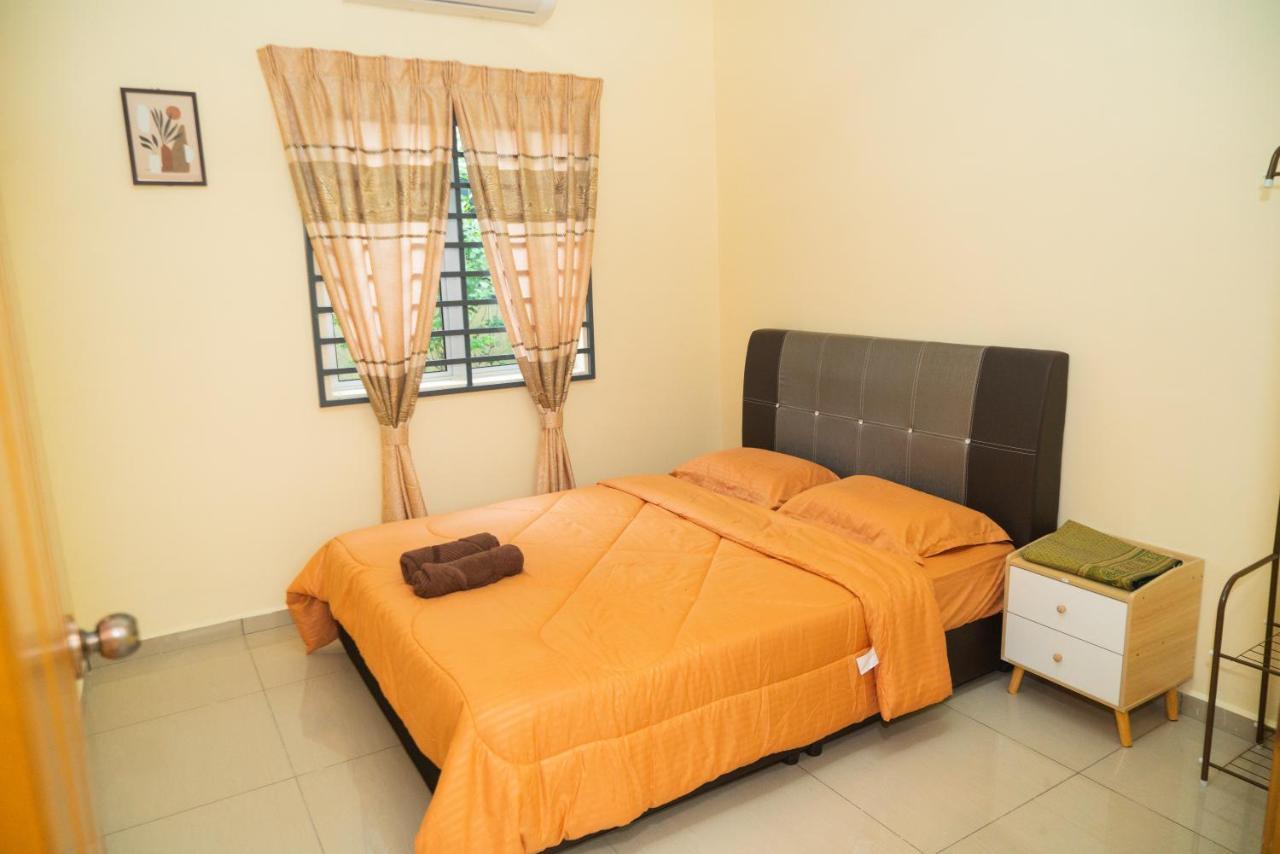Adorable 3-Bedroom Home With Pool, Wi-Fi And Bbq Rembau 외부 사진