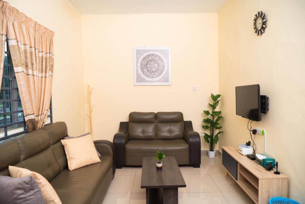 Adorable 3-Bedroom Home With Pool, Wi-Fi And Bbq Rembau 외부 사진