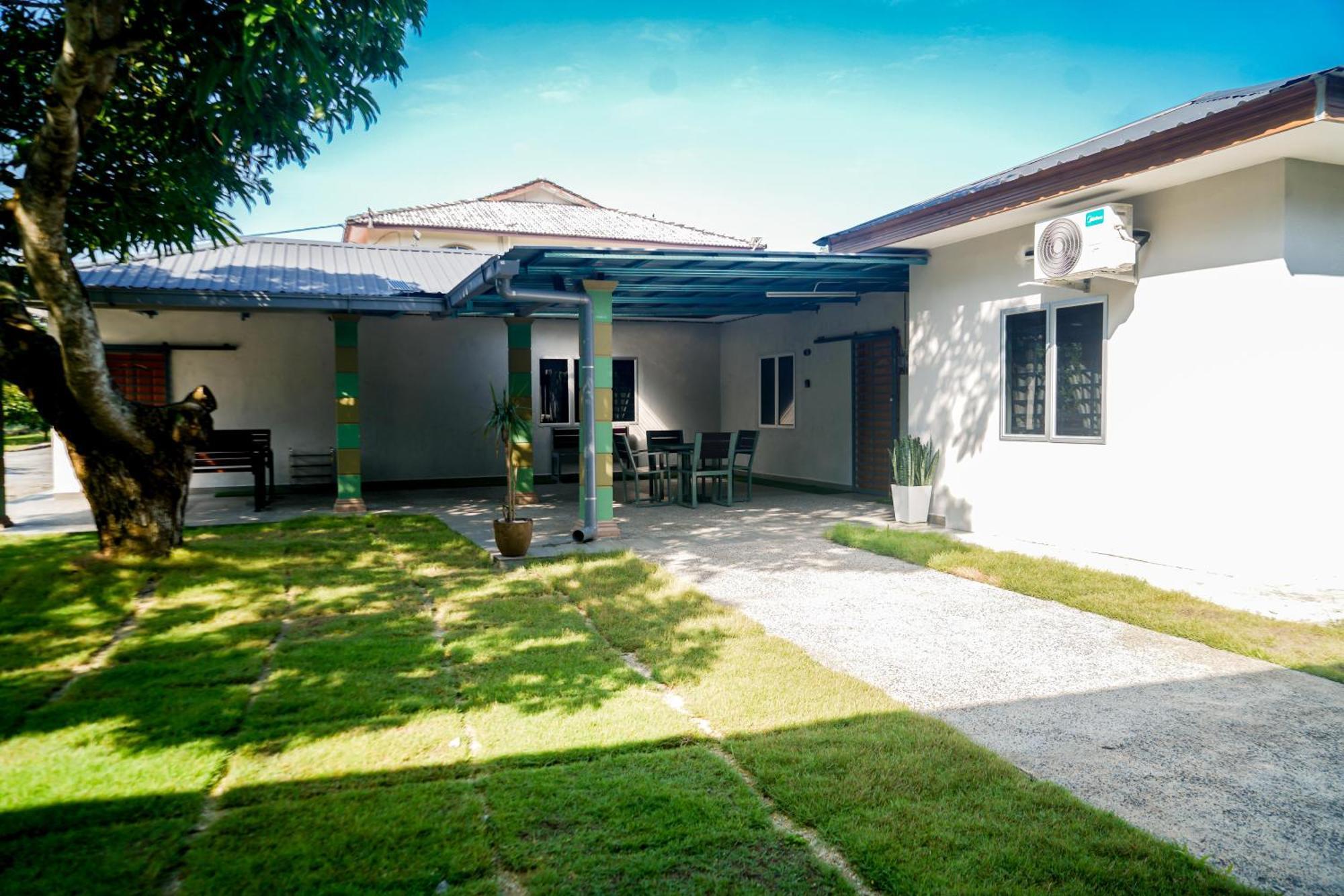 Adorable 3-Bedroom Home With Pool, Wi-Fi And Bbq Rembau 외부 사진