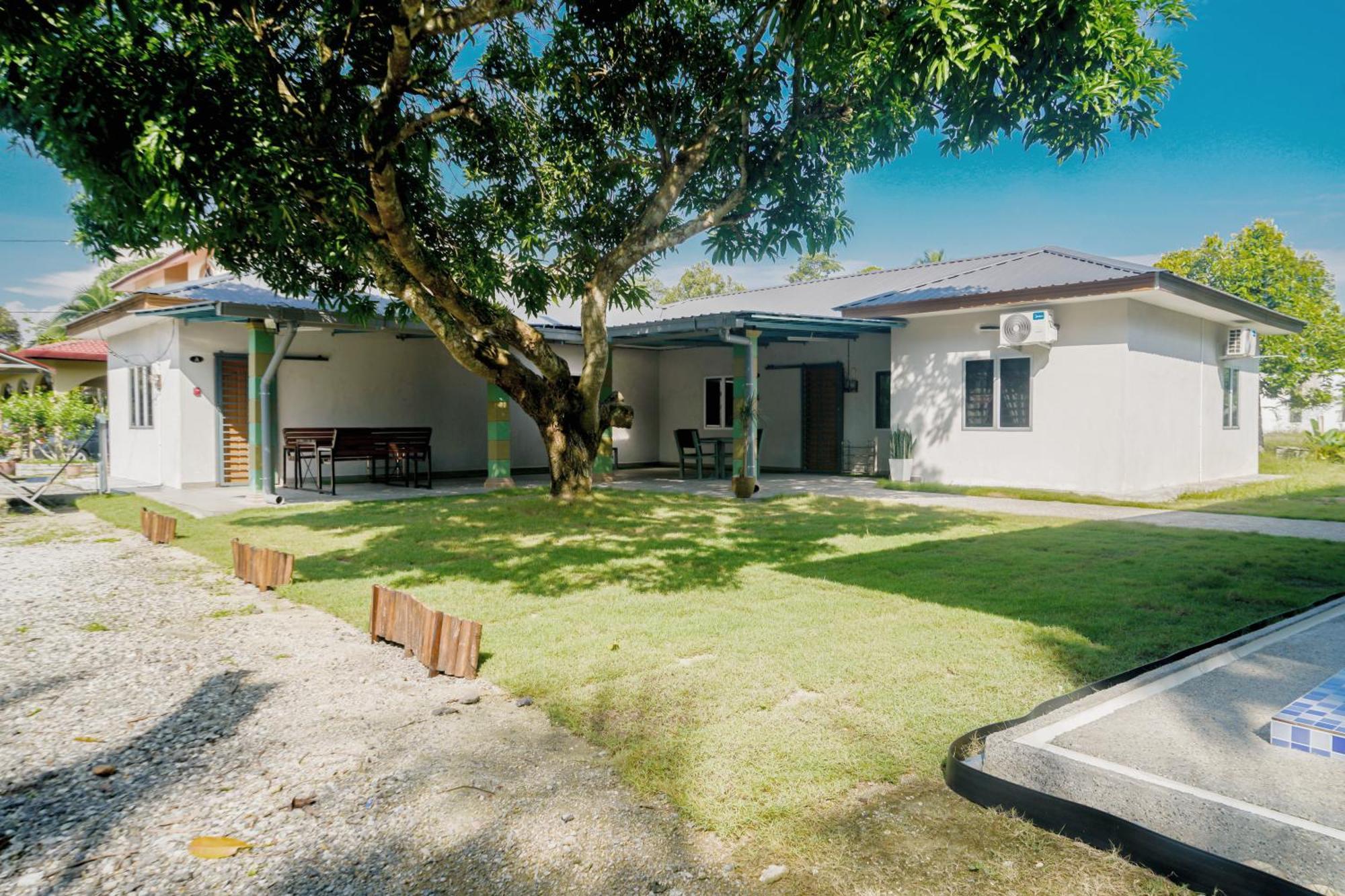 Adorable 3-Bedroom Home With Pool, Wi-Fi And Bbq Rembau 외부 사진